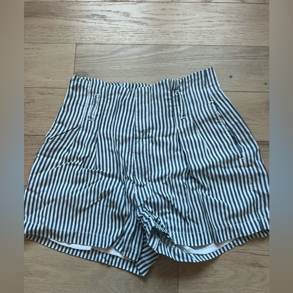 Abercrombie flowy shorts
